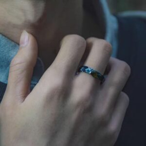 Shou Yi Ring in Women’s Style worn on a hand