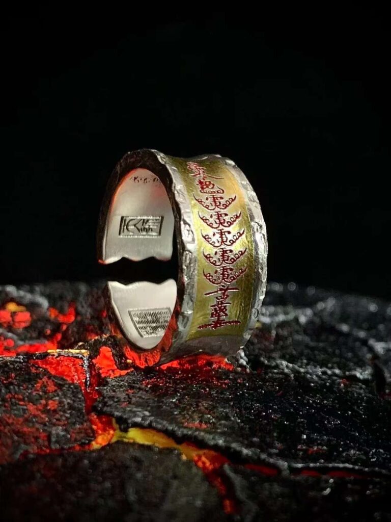 Thunder Ancestor Lei Zu 999 Silver Gilded Ring — close view of the ring's decorated panel